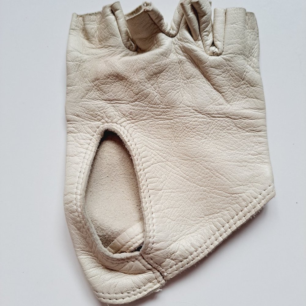 Chanel White Leather Coco Fingerless Gloves Size